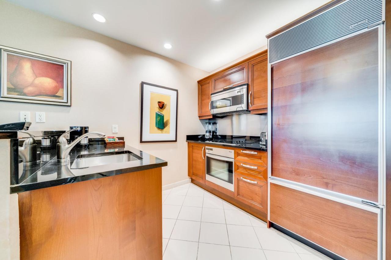 One-Bedroom Balcony Suite Mountain View