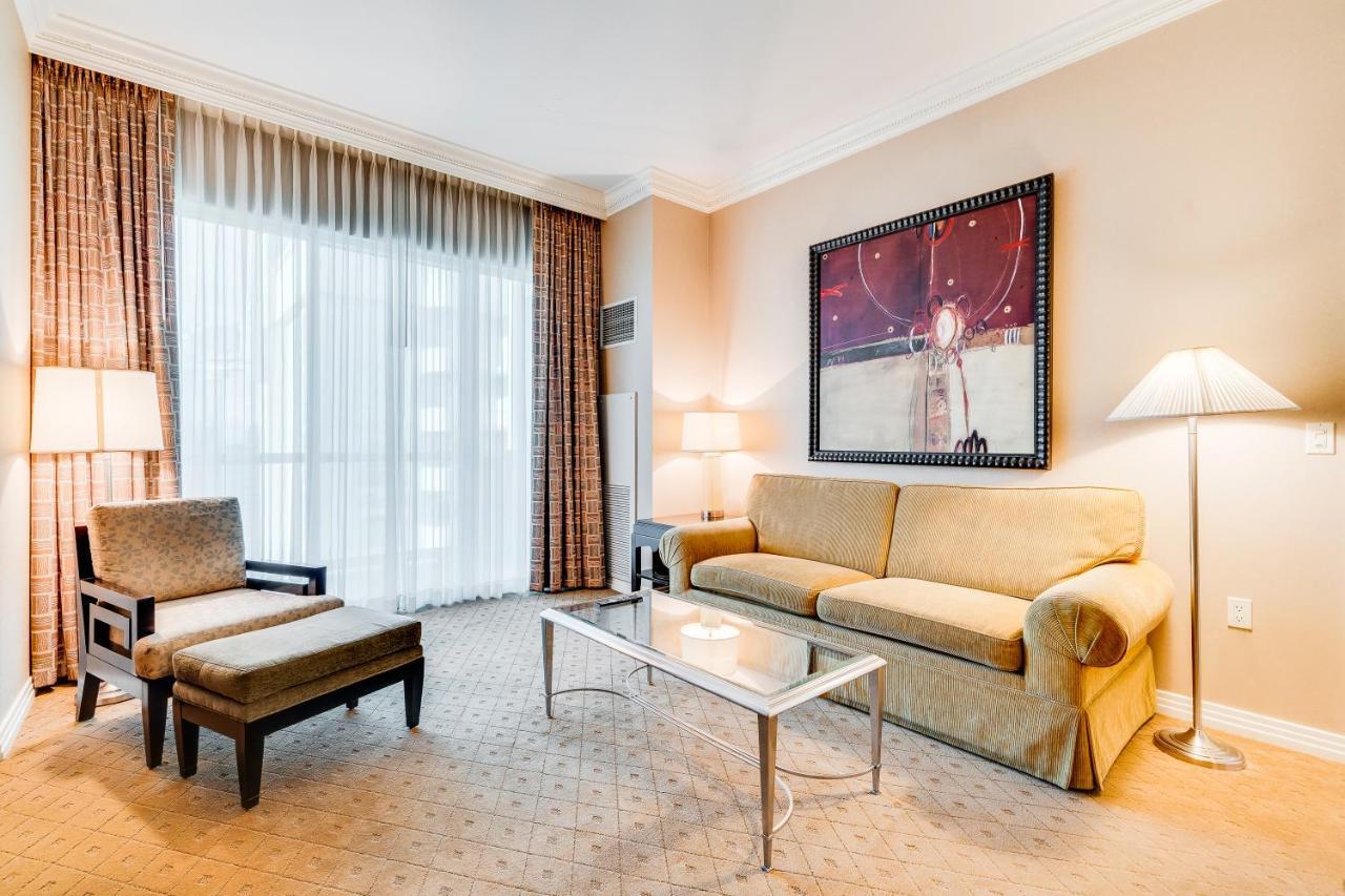 One-Bedroom Balcony Suite Mountain View