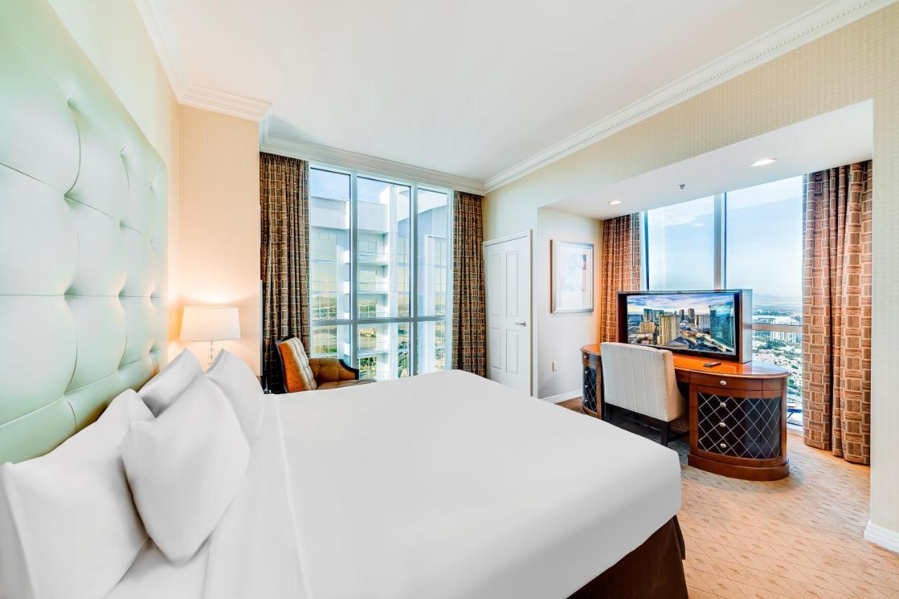 One-Bedroom Balcony Suite Mountain View