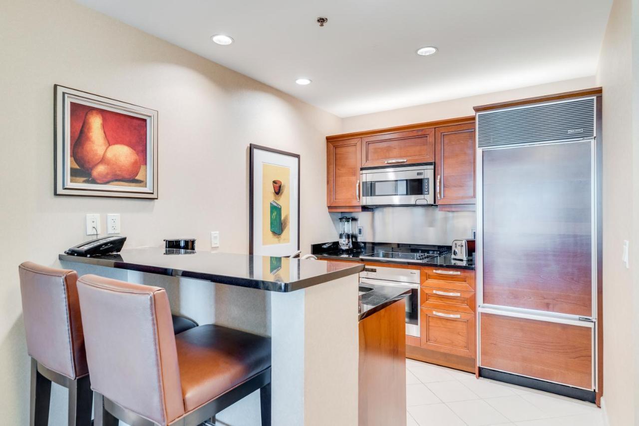 One-Bedroom Balcony Suite Mountain View