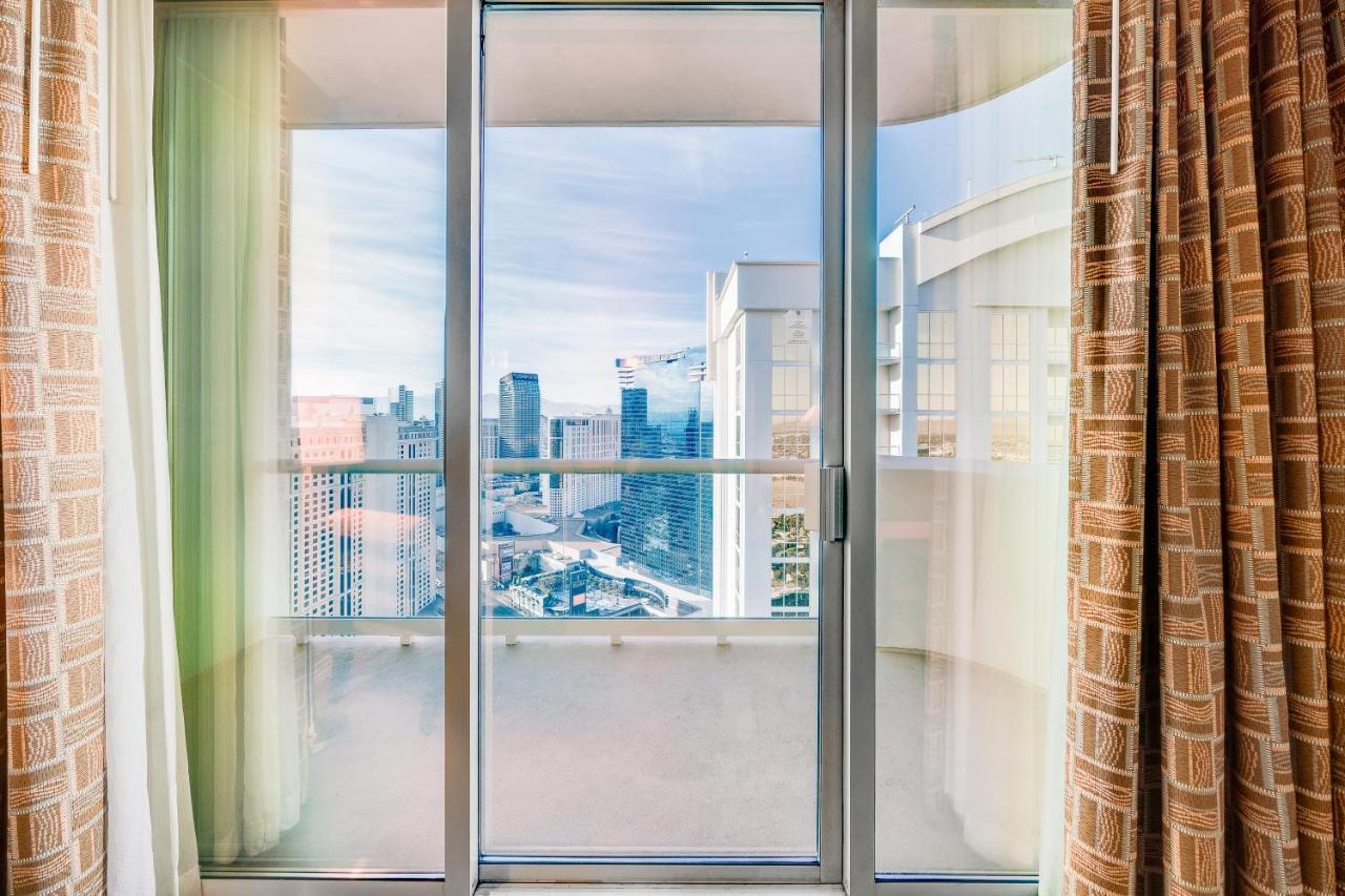 One-Bedroom Balcony Suite Mountain View