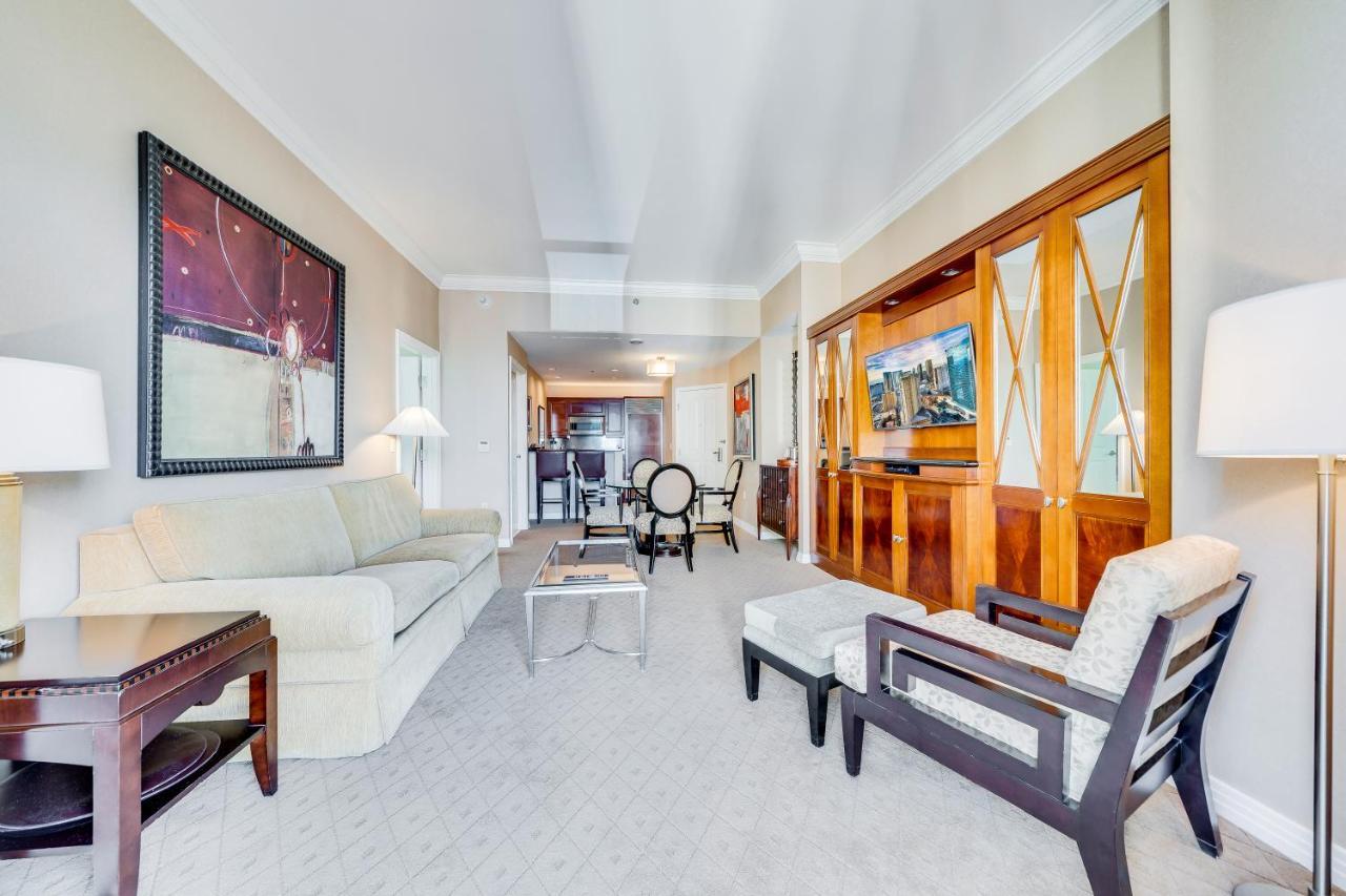 One-Bedroom Balcony Suite Mountain View