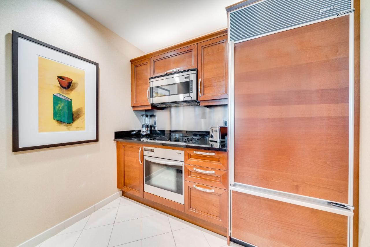 One-Bedroom Balcony Suite Mountain View