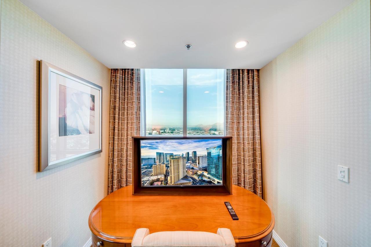 One-Bedroom Balcony Suite Mountain View