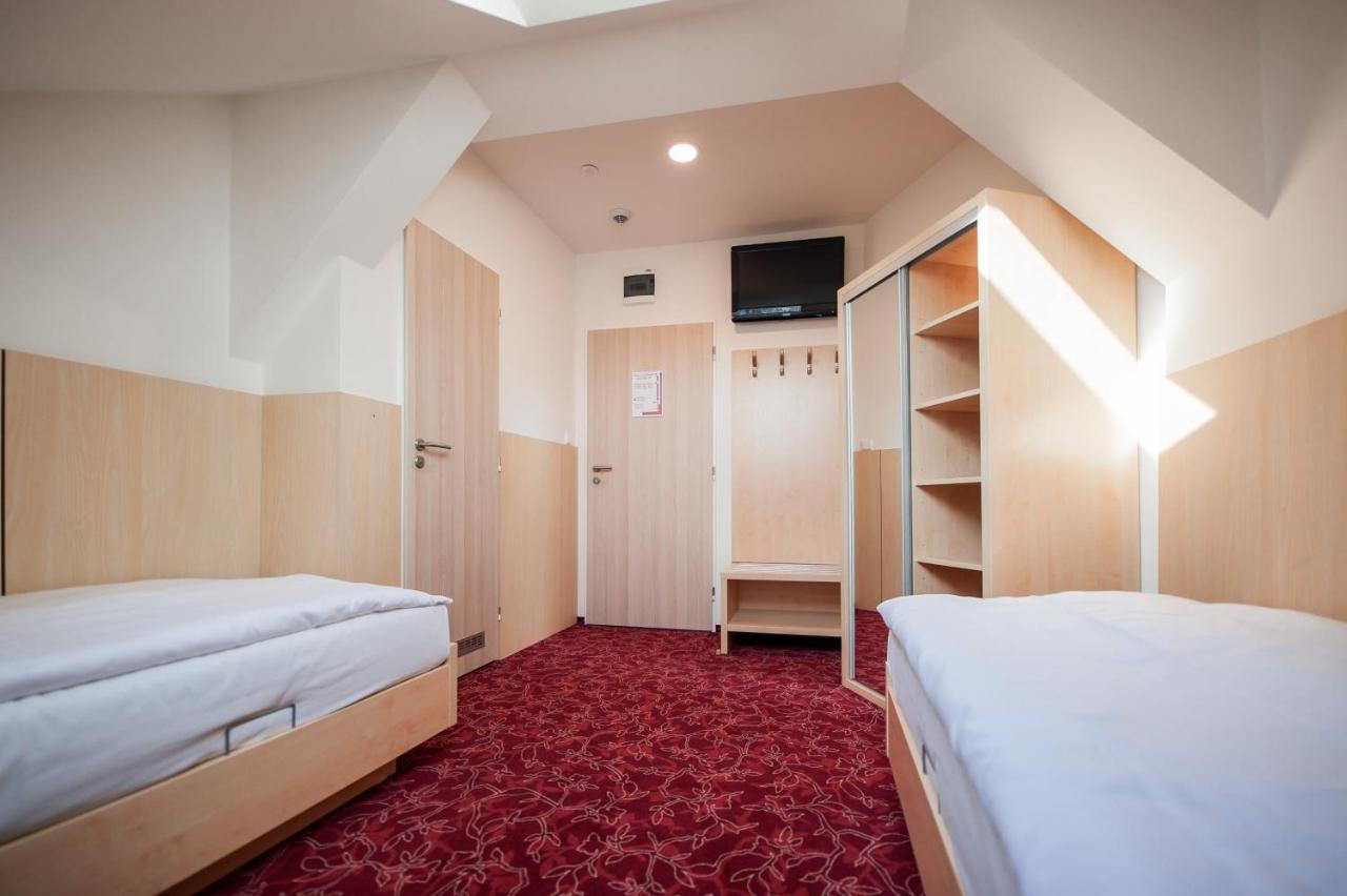 Economy Double or Twin Room,971042377:JPEG