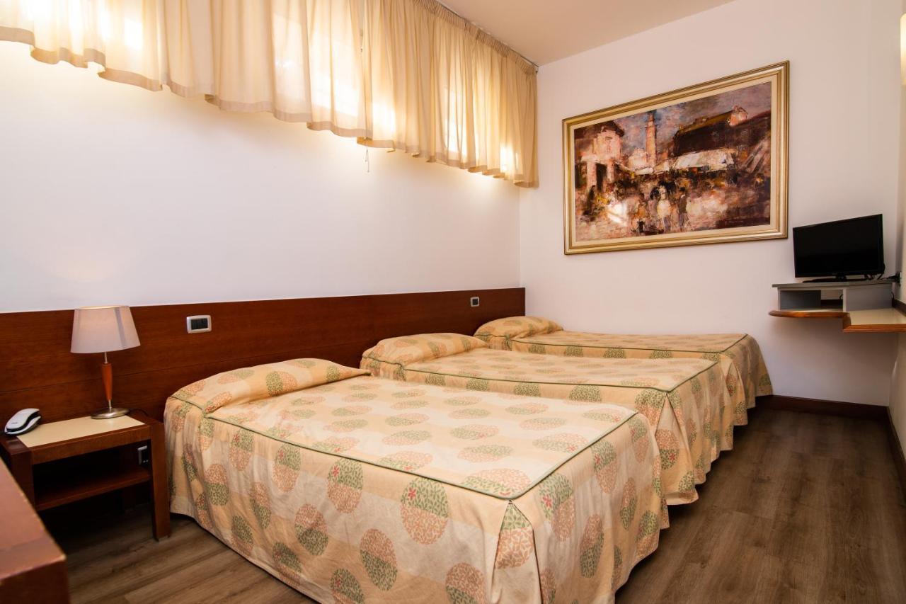 Triple Room,1215892339:JPEG