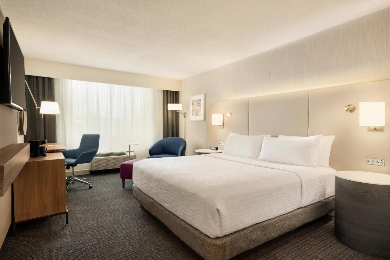 Standard King Room - Communications Accessible