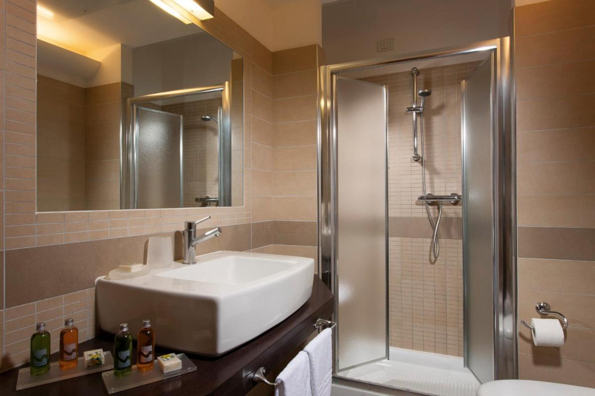 Deluxe Suite (4 Adults),974352460:JPEG
