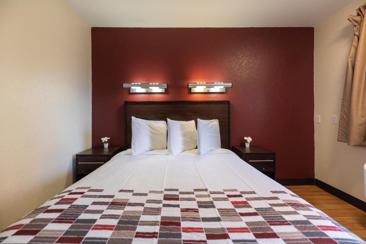 Queen Room One Queen Bed Smoke