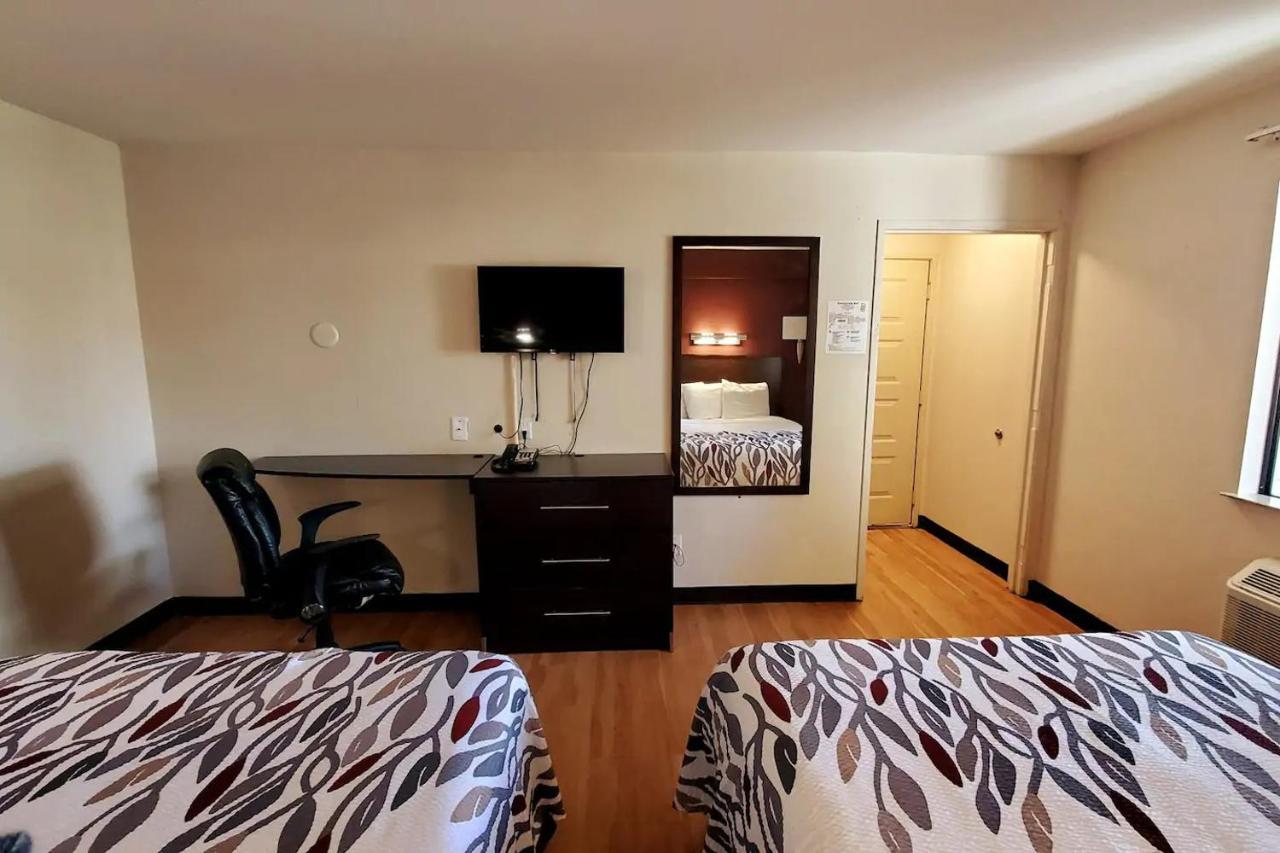 Deluxe Queen Room Two Queen Beds Smoke