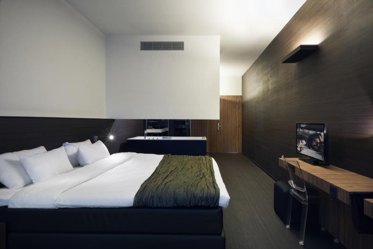 Deluxe Double Room Bath