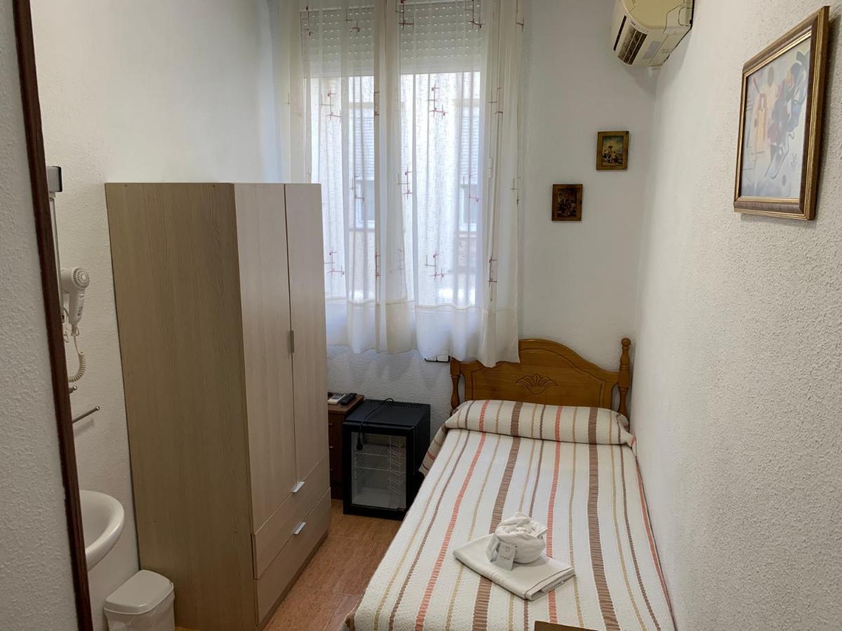Single Room Shared Toilet,979076047:JPEG