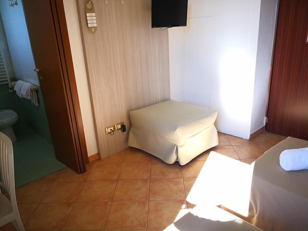 Triple Room,1215875956:JPEG