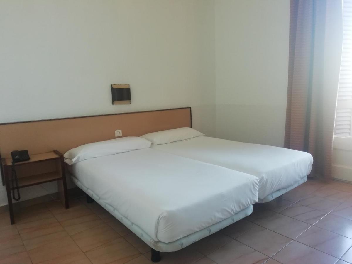 Double Room Balcony views to Catalunya Square