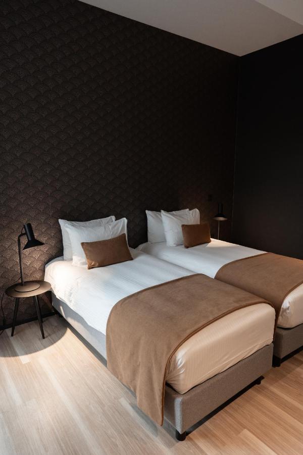Twin Room,1592977535:JPEG