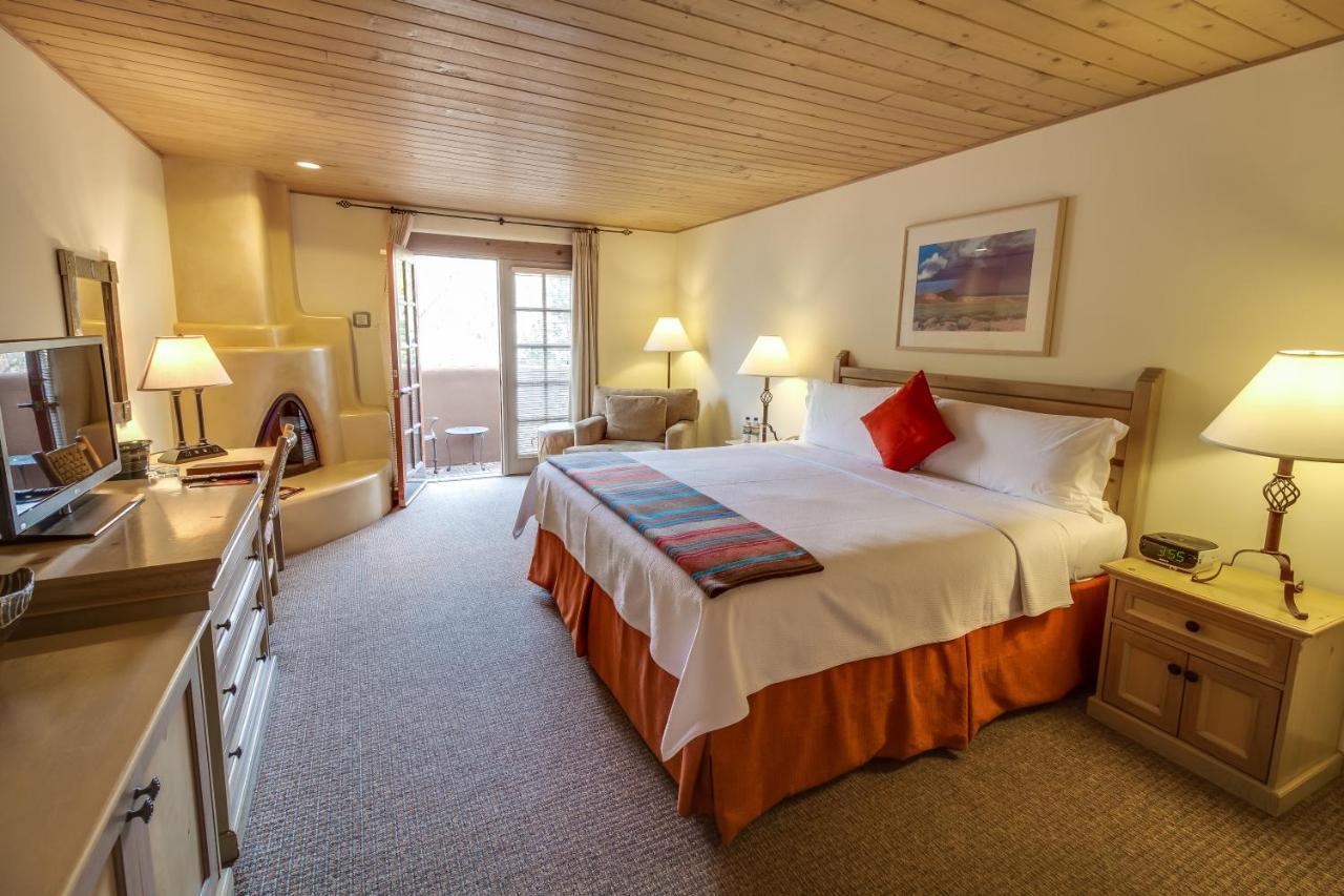 Deluxe King Room Fireplace