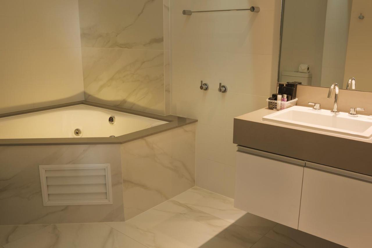 Luxury Suite Spa Bath