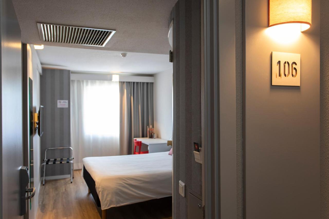 Standard Double Room,977101318:JPEG