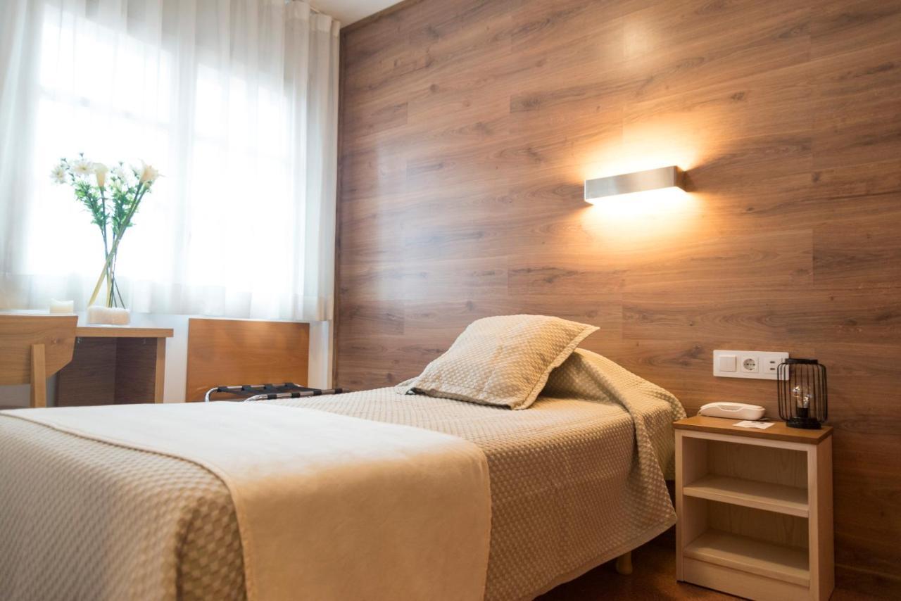 Single Room,977104234:JPEG
