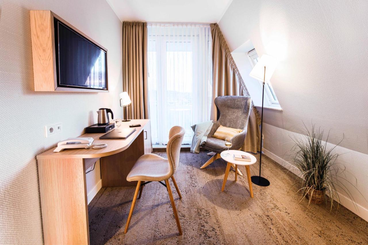 Single Room,977112907:JPEG