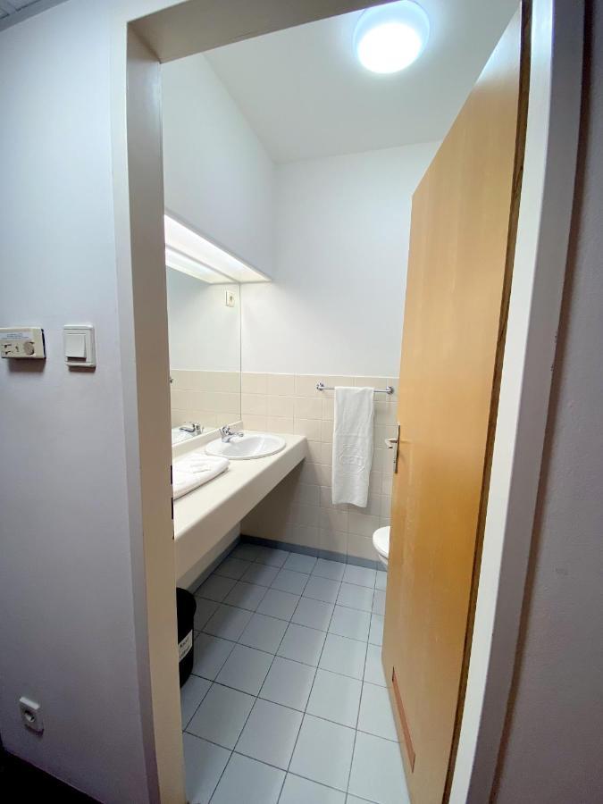 Budget Twin Room,977104897:JPEG