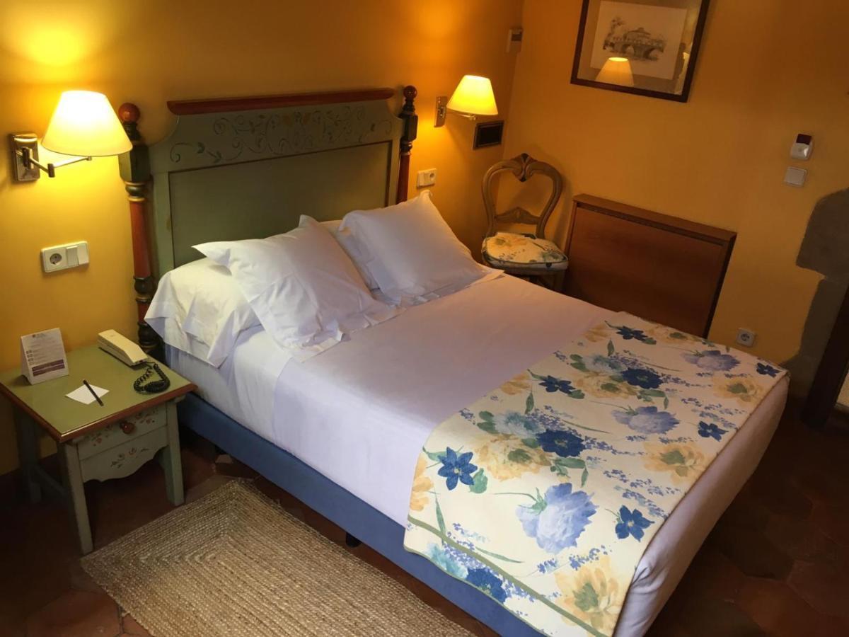 Large Single Room,894688357:JPEG