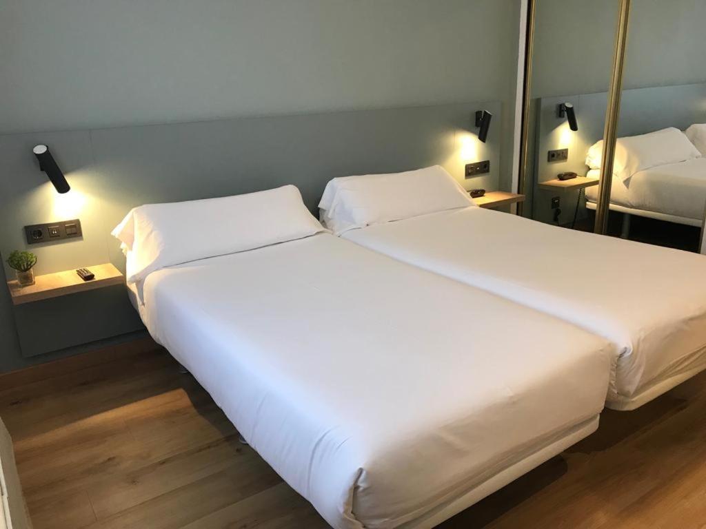 Double Room,977156698:JPEG
