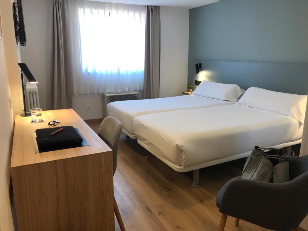 Standard Twin Room,977151742:JPEG