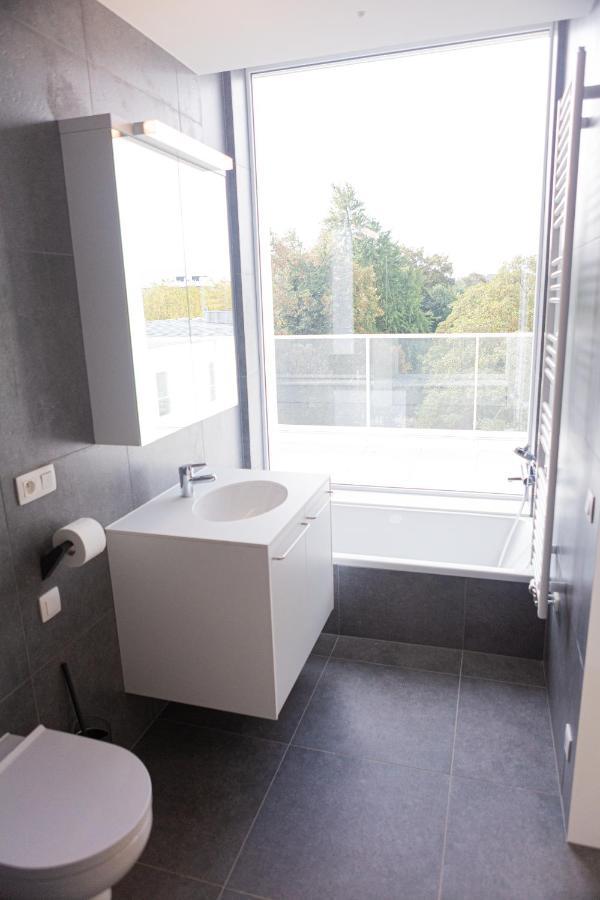 Deluxe Double Room Bath,977911219:JPEG
