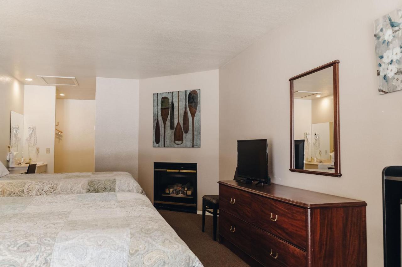 Deluxe Queen Room Two Queen Beds