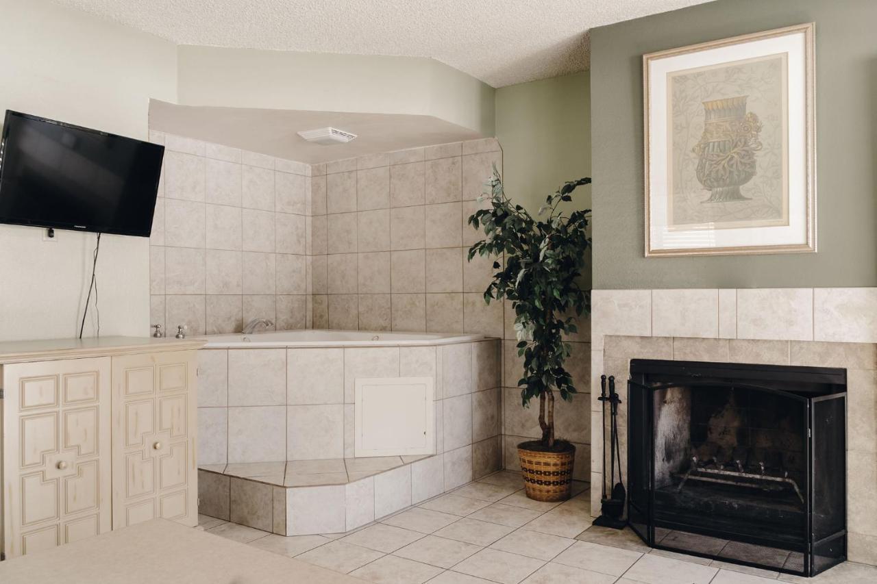 King Suite Spa Bath