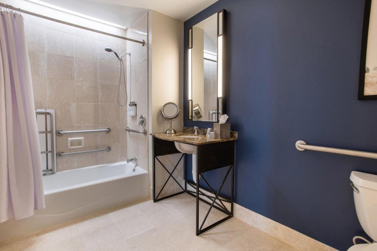 Newly Renovated, Guest room, 1 King,993480223:JPEG