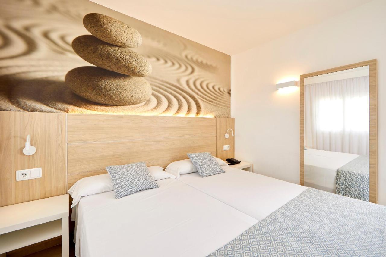 One-Bedroom Apartment Sea View