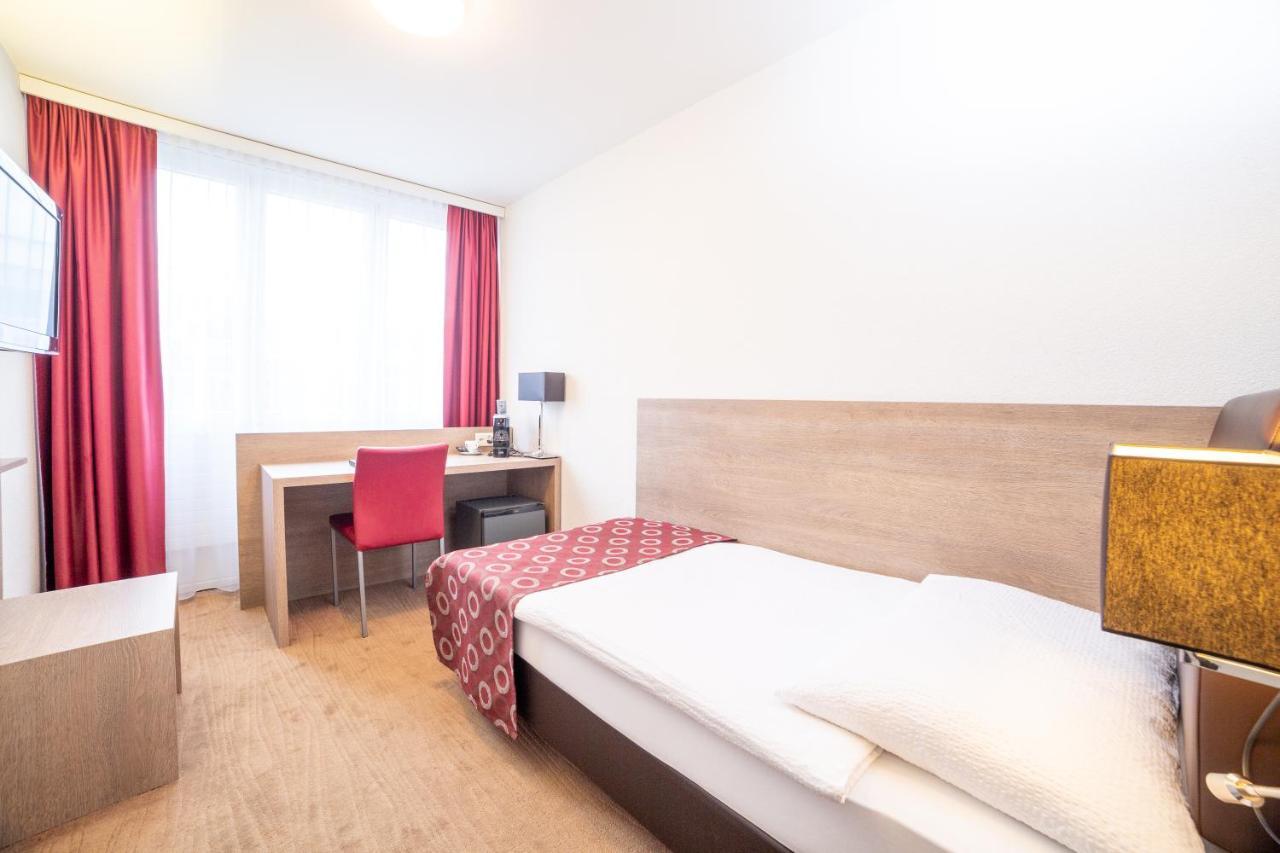 Modern Single Room,979362442:JPEG