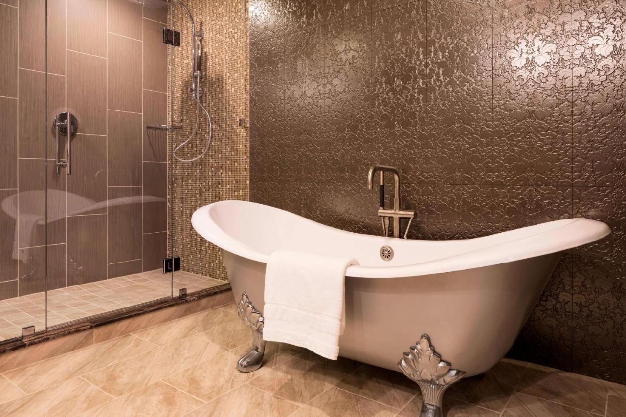 Executive Suite, 1 King, High Floor,979460641:JPEG