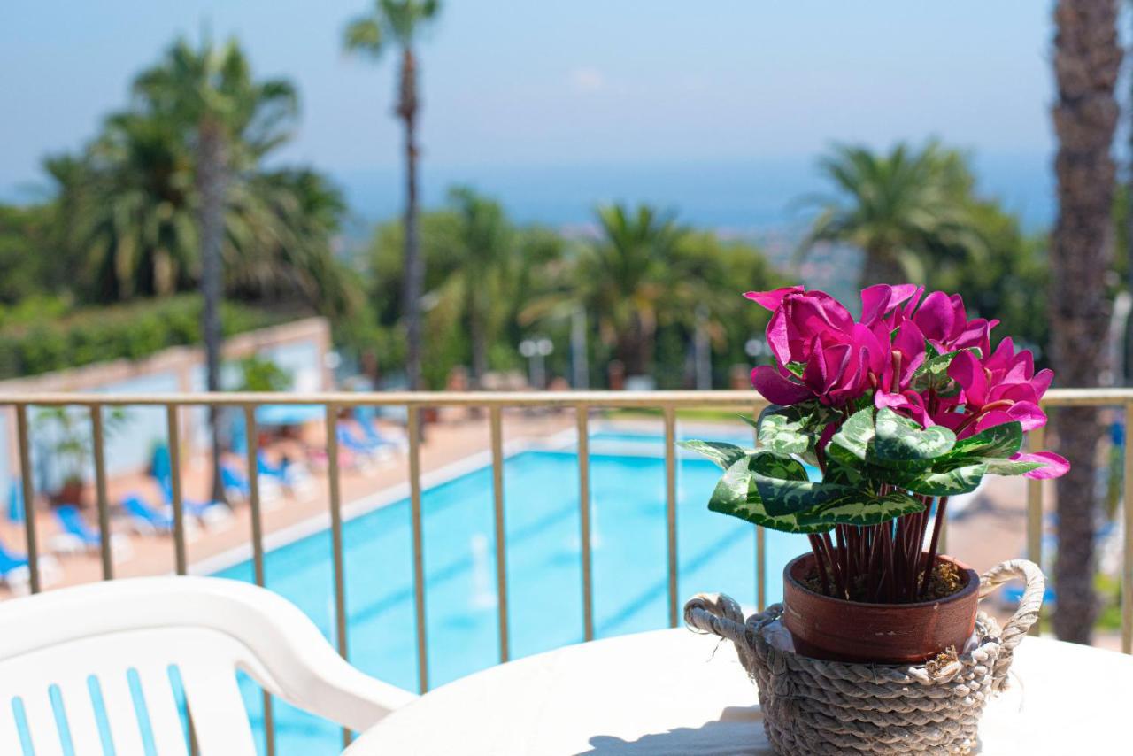 Double or Twin Room Sea View