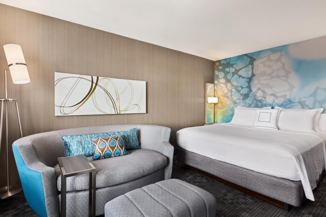 King Room with Courtyard View, Sofa Bed and Balcony - Hearing Accessible