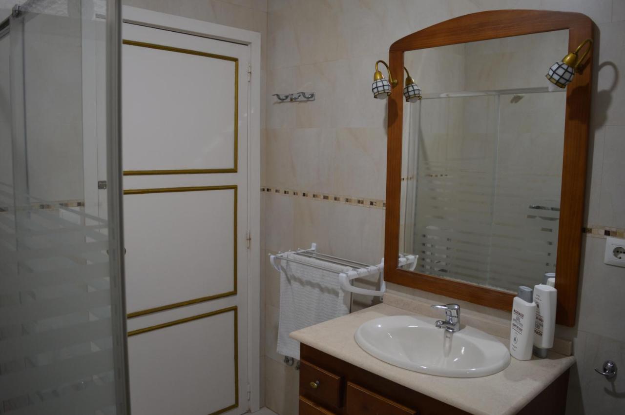 Habitación Individual Económica con baño compartido