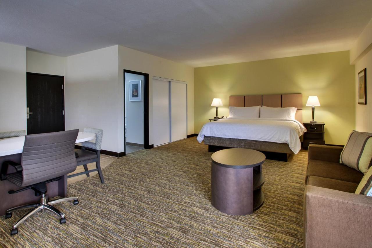 Two-Bedroom Suite One King Bed One Queen Bed Non-Smoking,981333886:JPEG