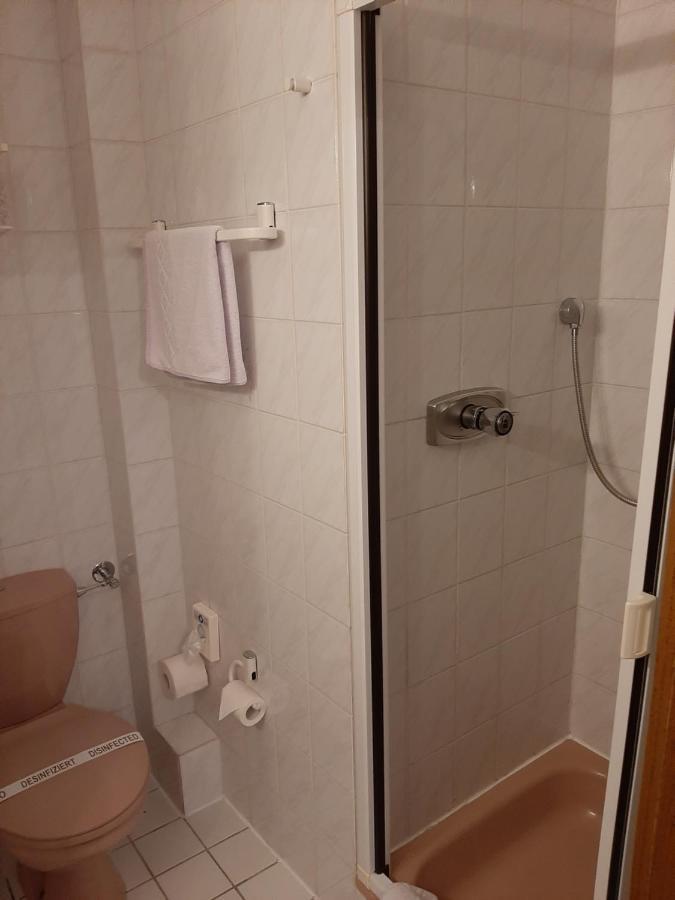 Single Room,982111408:JPEG