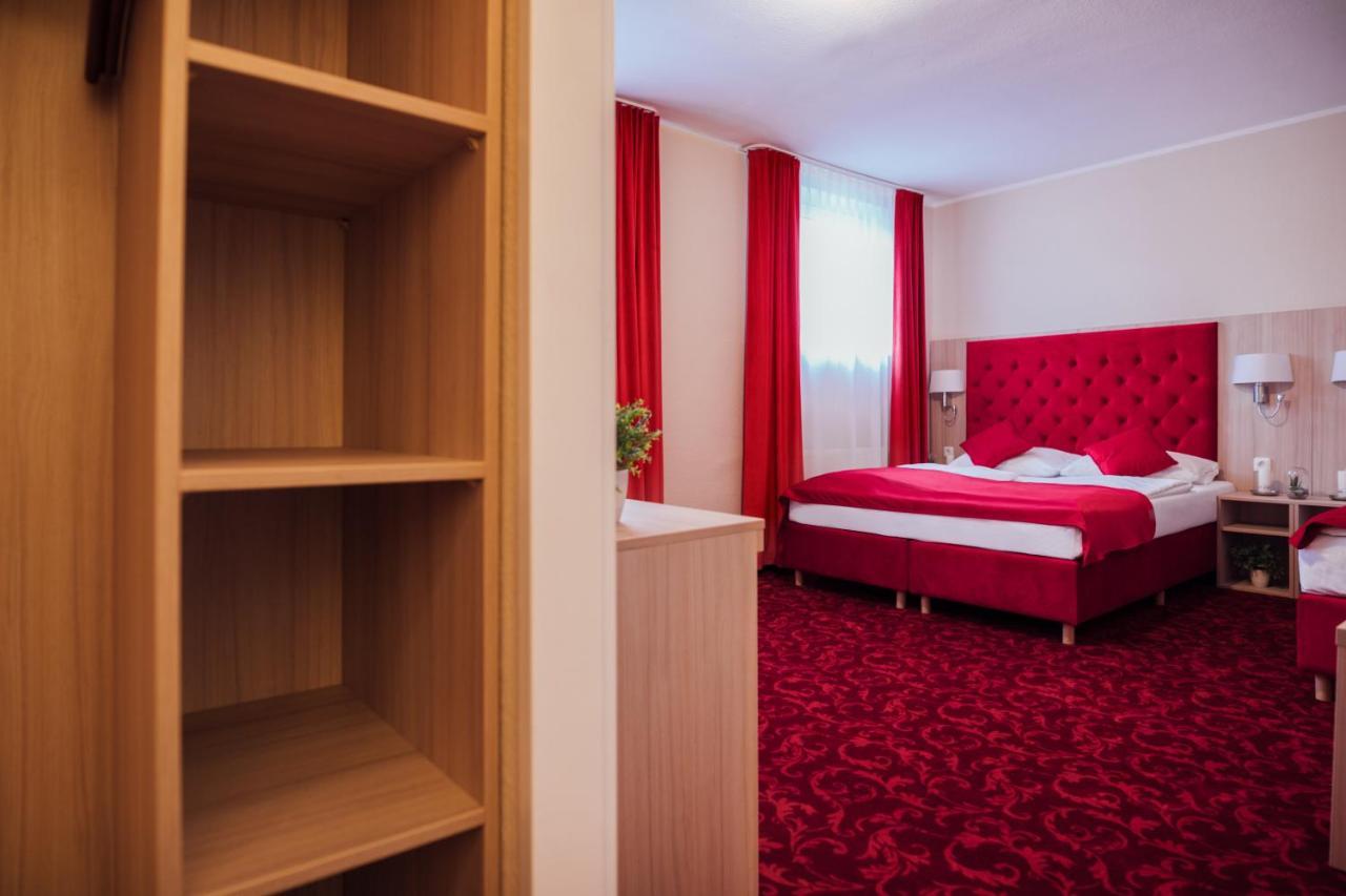 Basic Triple Room