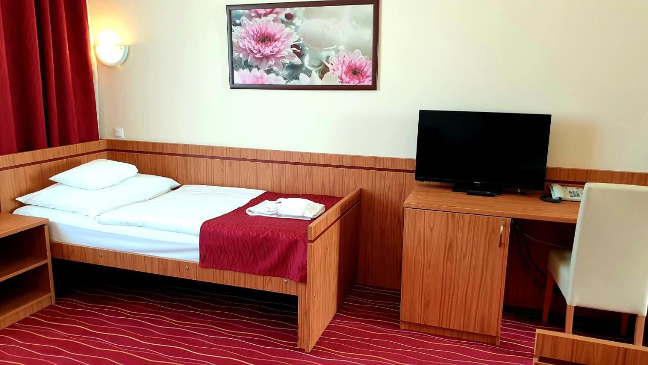 Standard Triple Room 3 Single Beds