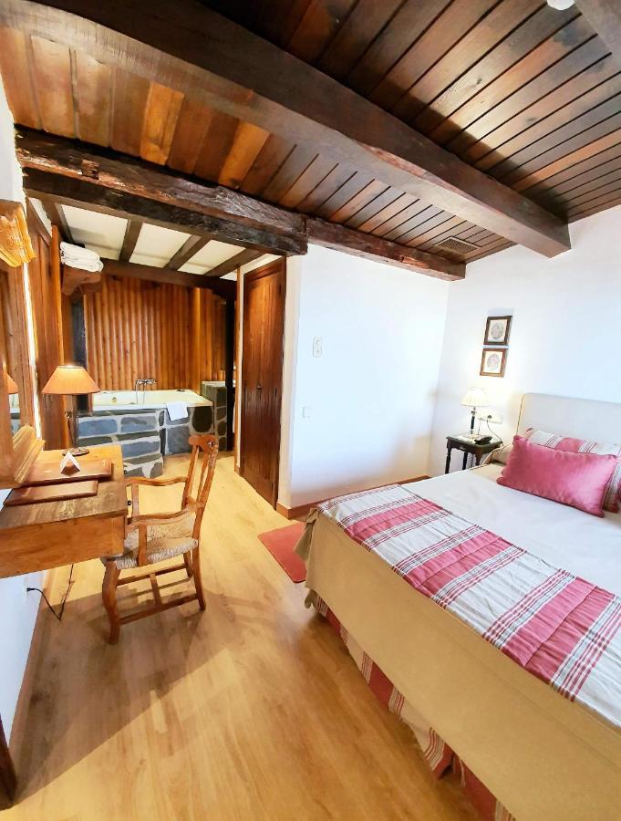 Suite Júnior com Banheira de Hidromassagem.