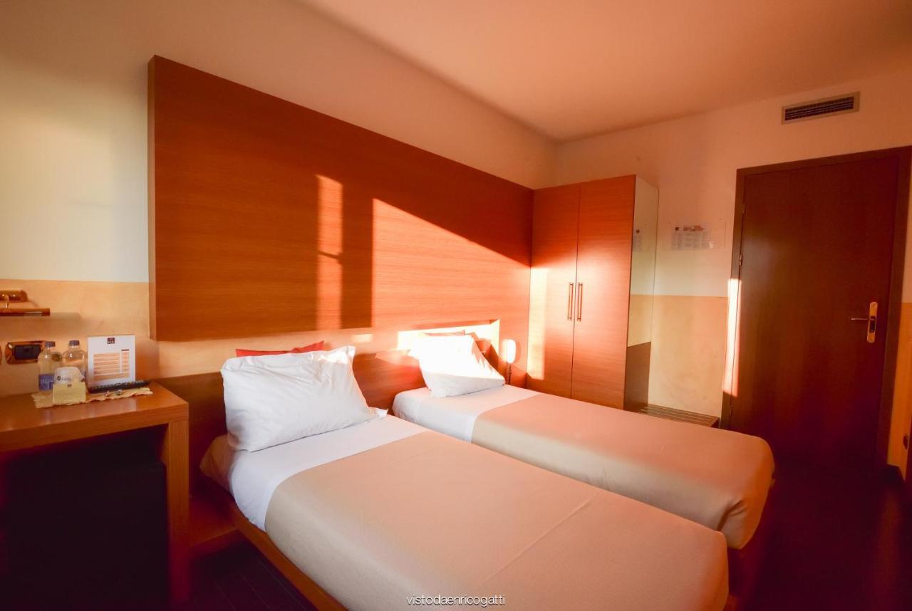 Double or Twin Room,983181358:JPEG