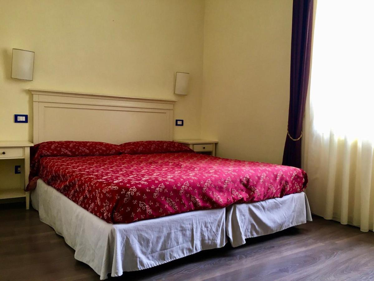 Double or Twin Room Lake View