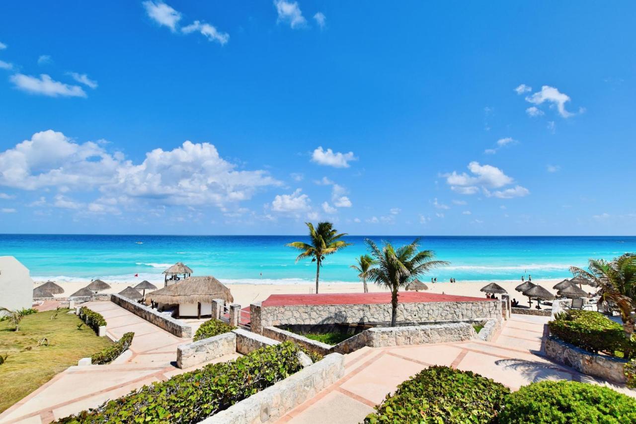 King Suite Pool View