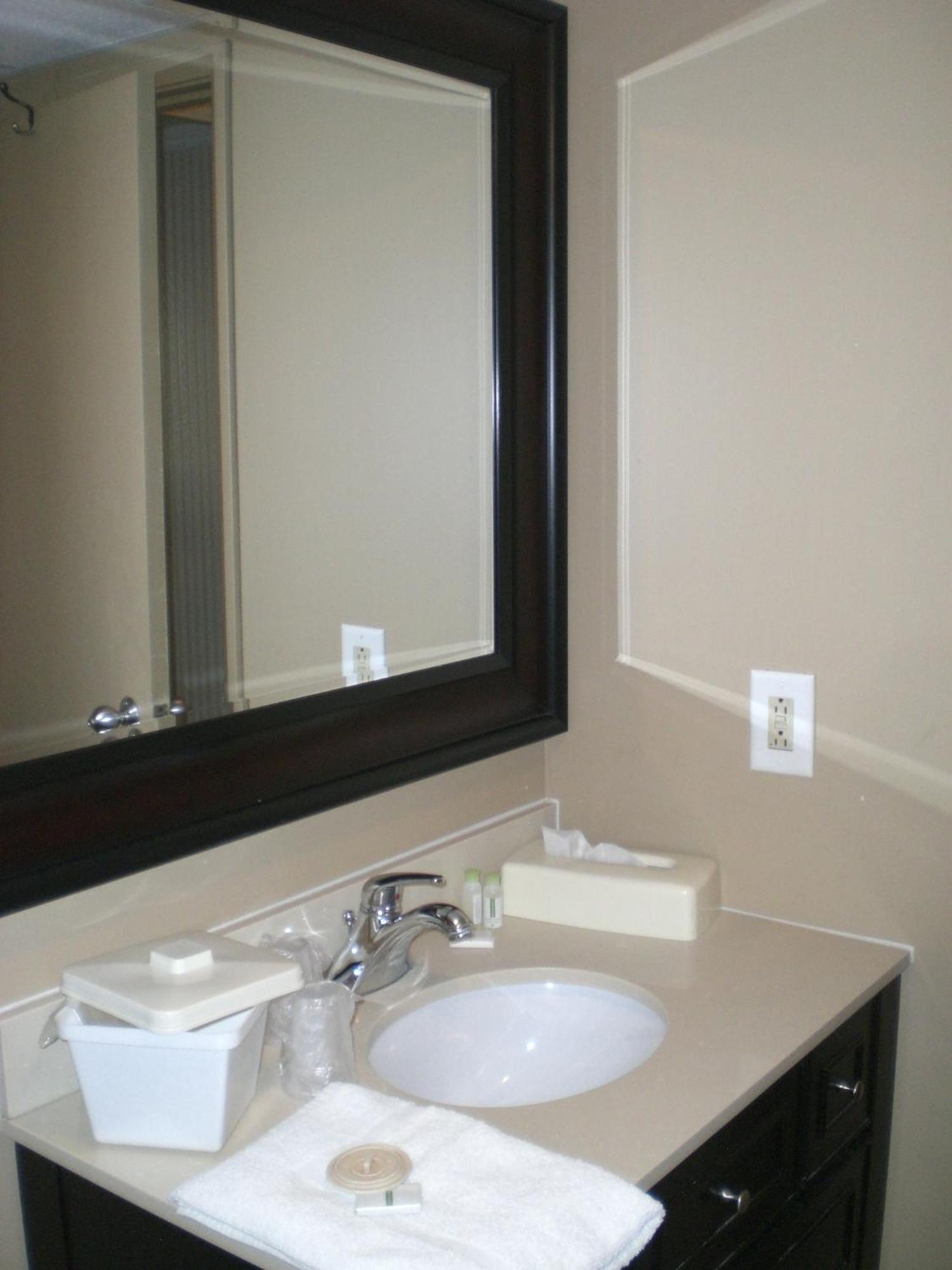 King Suite Spa Bath Non-Smoking 