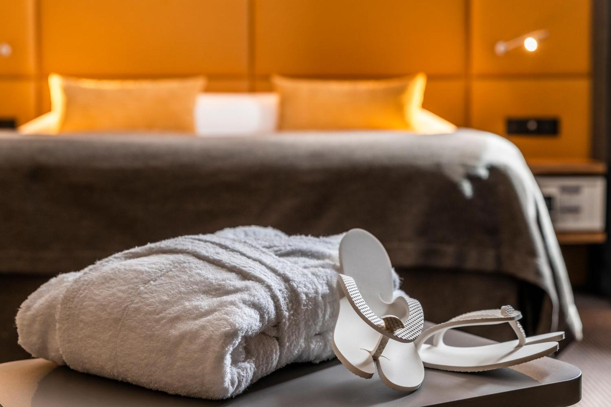 Deluxe Queen Room Access to swimming pool or fitness