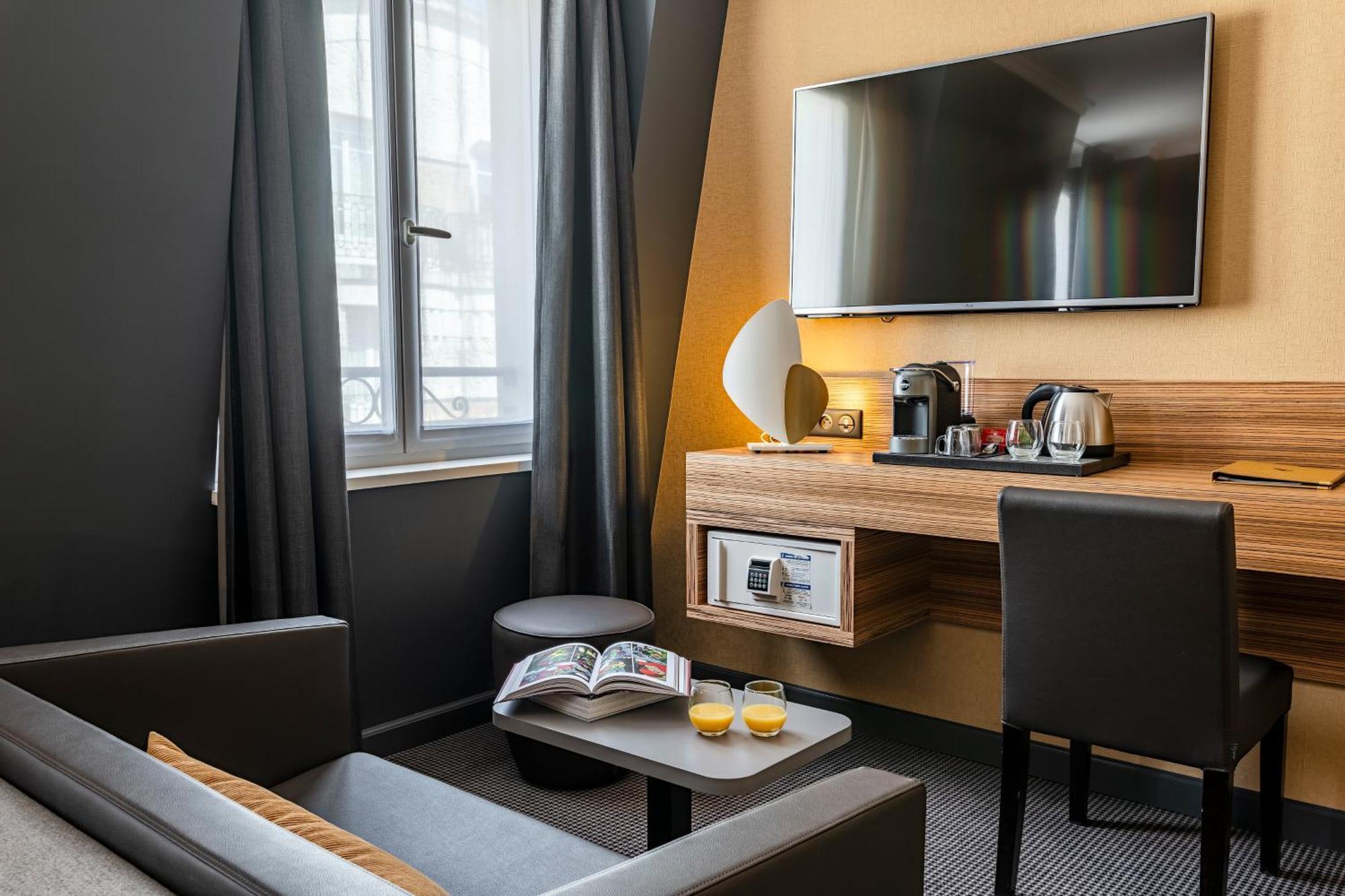 Deluxe Queen Room Access to swimming pool or fitness