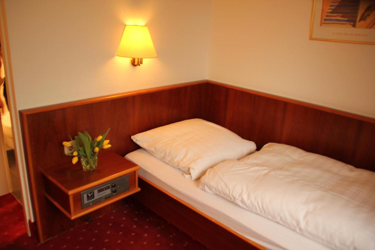 Single Room with Bathroom,1554799654:JPEG
